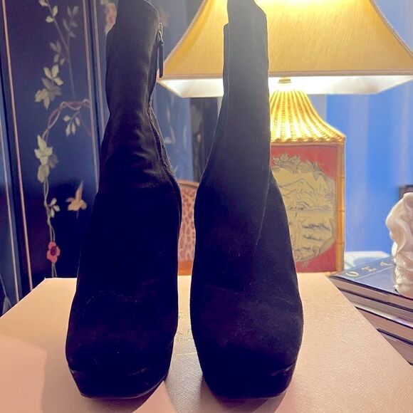 🔥Host Pick🔥FUN FOR HALLOWEEN! EUC  PRADA Black Suede Wedge Ankle Booties 40.5 - Picture 2 of 5